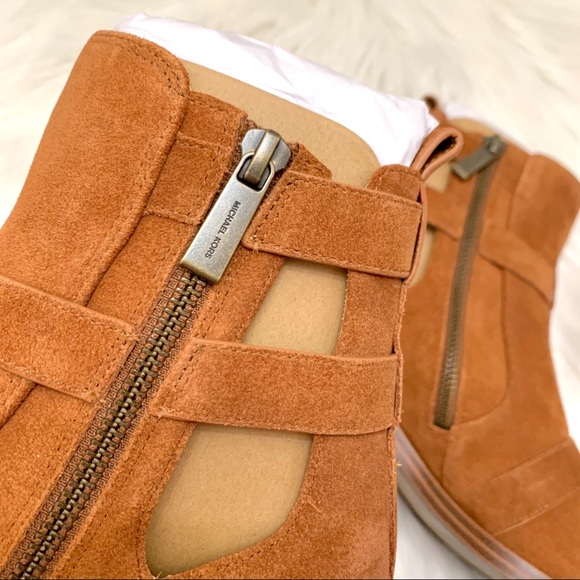 Michael Kors Radley Boots - Picture 5 of 10